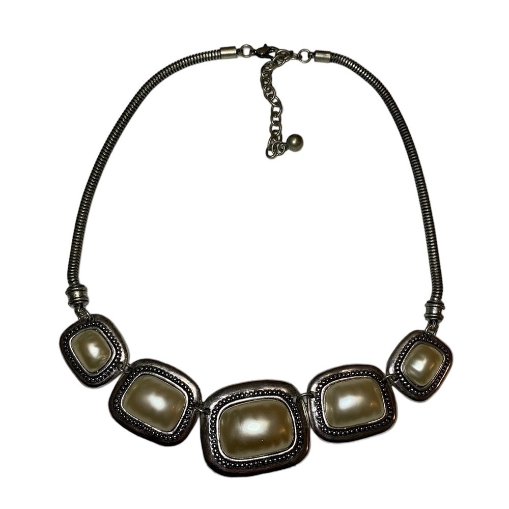 Statement necklace